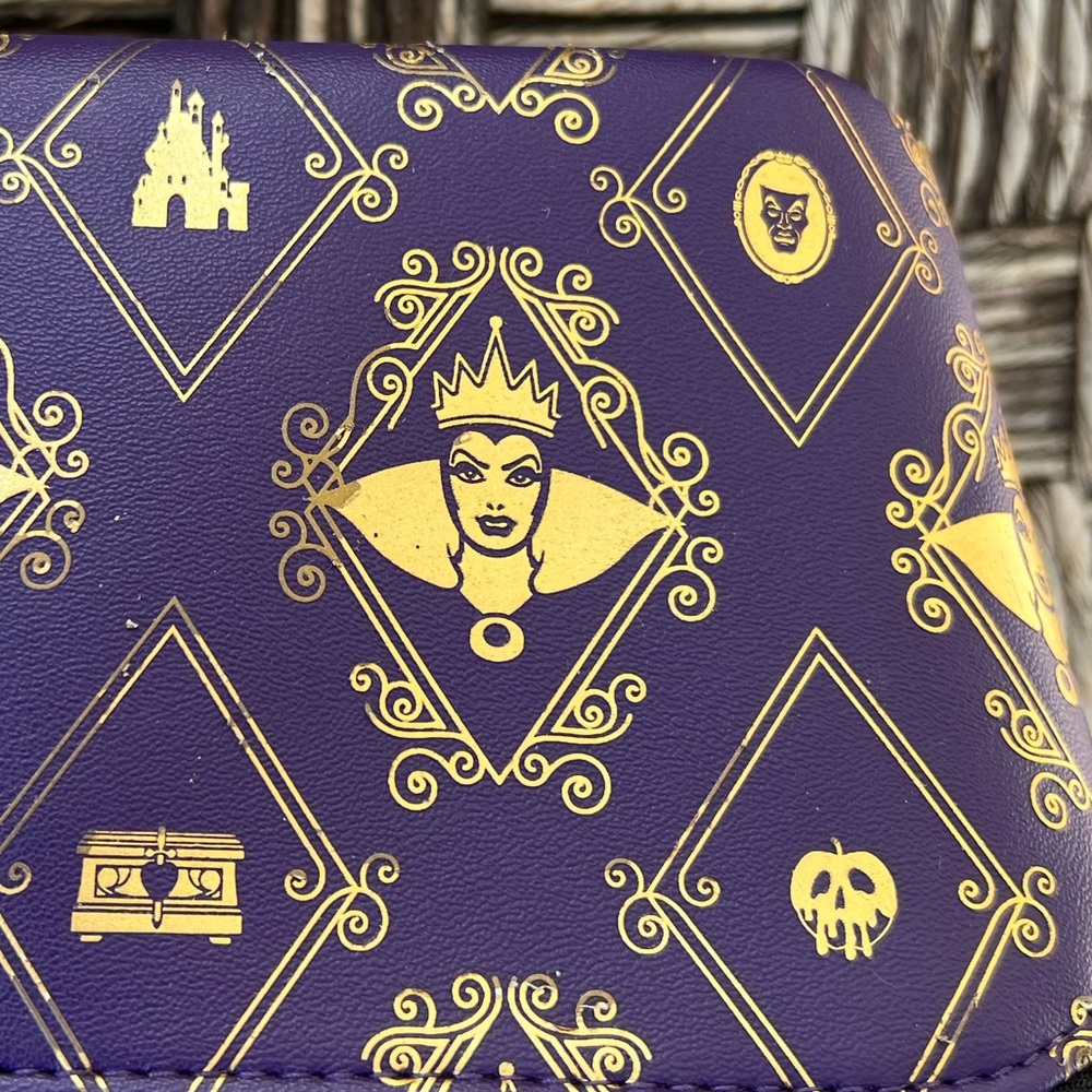 Bath & Body Works Disney Villians Evil Queen Cosmetic Bag - Picture 4 of 7